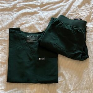 Figs Hunter Green Scrub Set